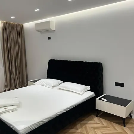 7 Floor Luxury * تيرانا