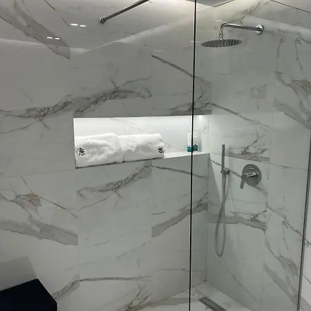 7 Floor Luxury شقة تيرانا