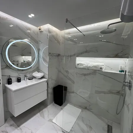 7 Floor Luxury Apartament Tirana