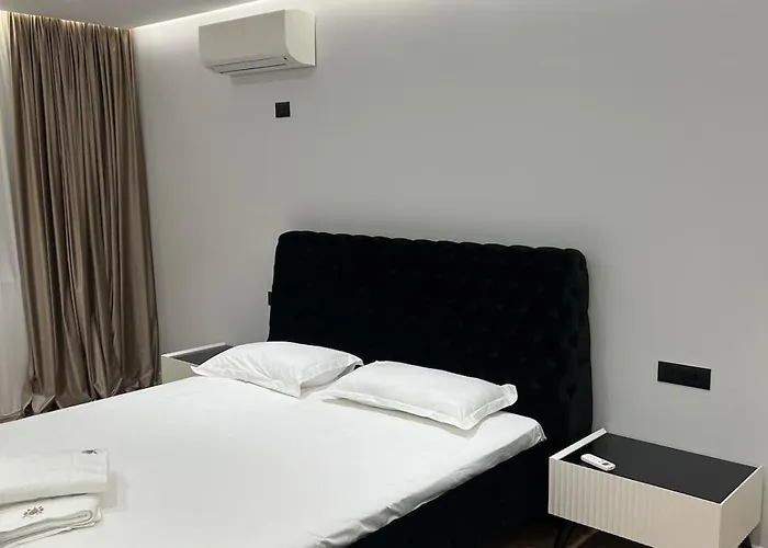 7 Floor Luxury * Tirana