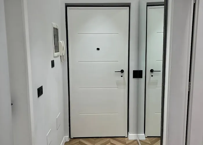 7 Floor Luxury * Tirana